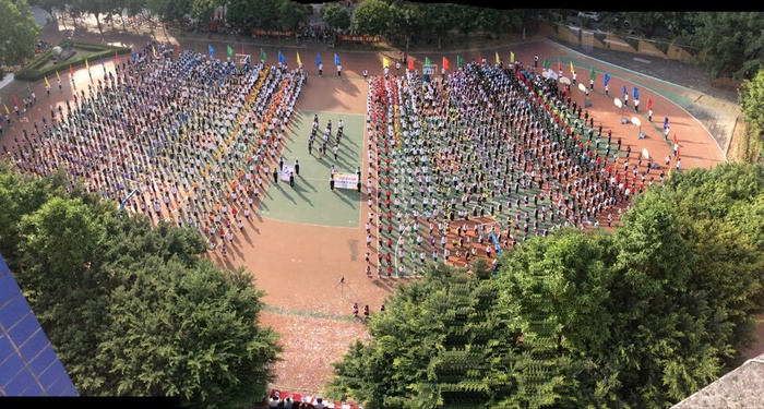 09��ͼΪ�˶��ῪĻʽȫ��