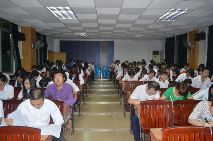 ����ѧУ������ϯ��ʻ���Ӳ���ֻ���������