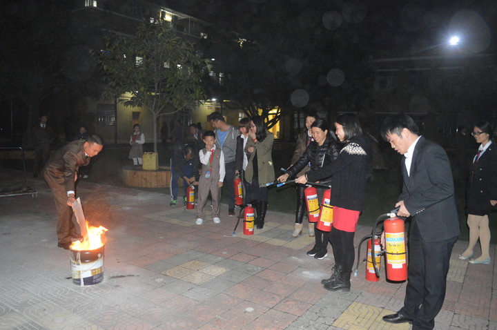 ����ѧ����չ��ְ�������ʹ��������ѵ