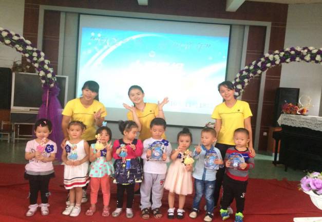 ���Ķ�����������ͯ�ꡱ С�༶���׶����½���