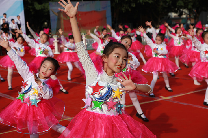 ������Ӣ�����������������������������Ӣ��ʵ��ѧУ��18�����ʽ���Ч��չʾ�˶�Ʒ��������