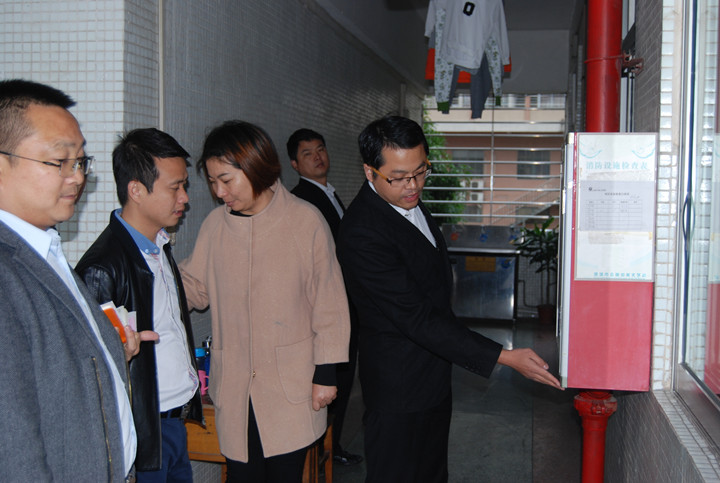 ������Ӣ��ѧУ��������ÿ�ܲ��徲