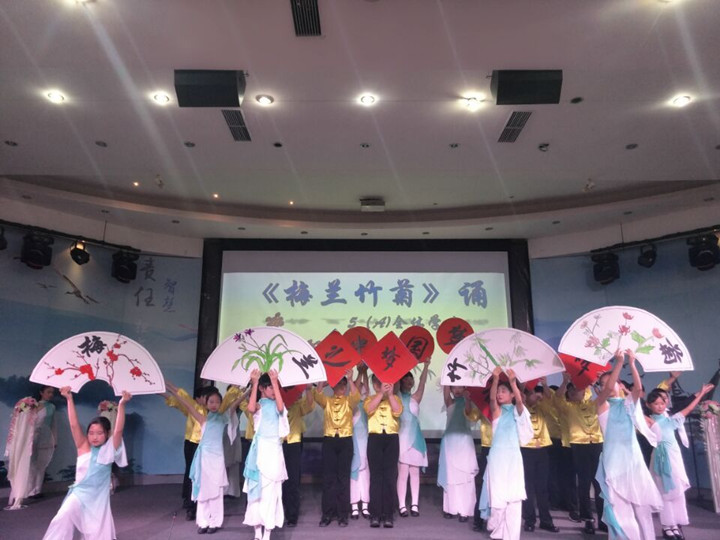 ǳ���ᳪ�й��ϣ�����ʫ�������ġ����߶Ρ���ʫ�ġ��ж����𱨵�