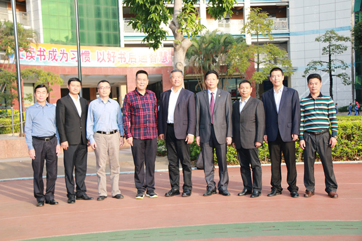 �������Դ�ѧ��ר�������ſ����� Я�ֹ���������һ���ĸ߶˹��ʽ��� 