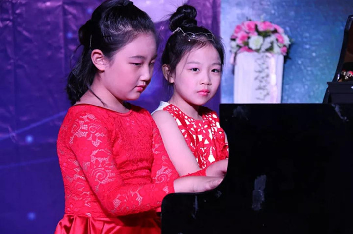 �����޼��������������� ����������Ӣ����ѧ������ɳ���˶��ֳɾ���