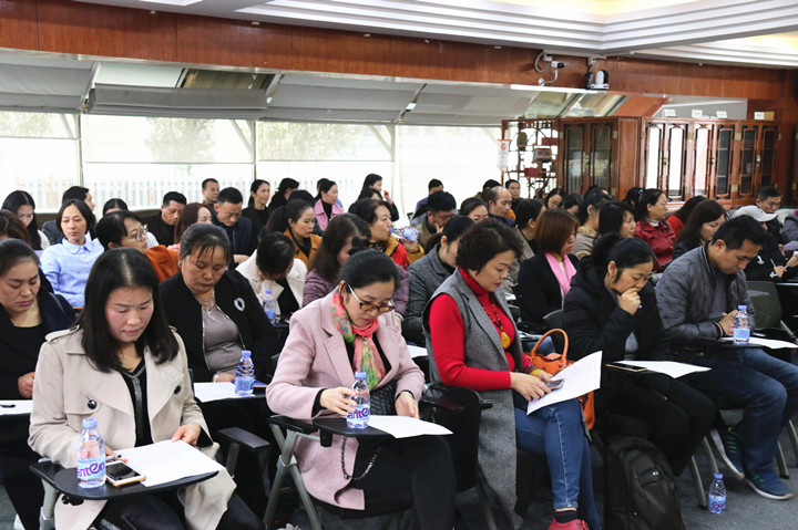  �ɲ�ѧ����ְ������������������ѧУ��ĩ�ɲ���������������ʵ��չ