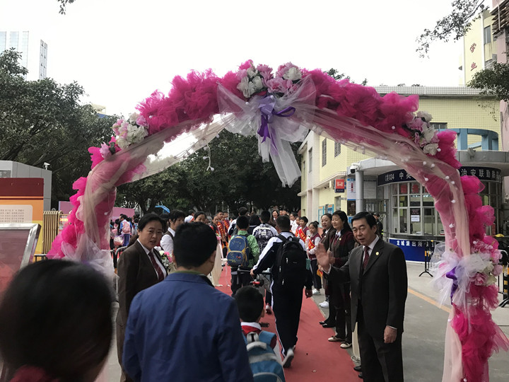 ��ȥ��ѧУ����������Ц����������Ӣ�Ŀ�ѧ��һ������Ȼ