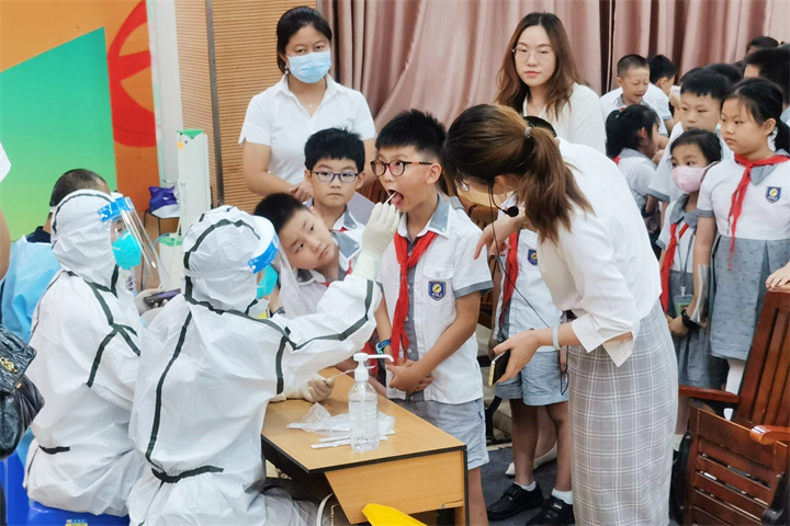 ���ս���ߡ���������Ӣ�����ж�!����ѧУ��֯��Ը��֧Ԯ��������һ��