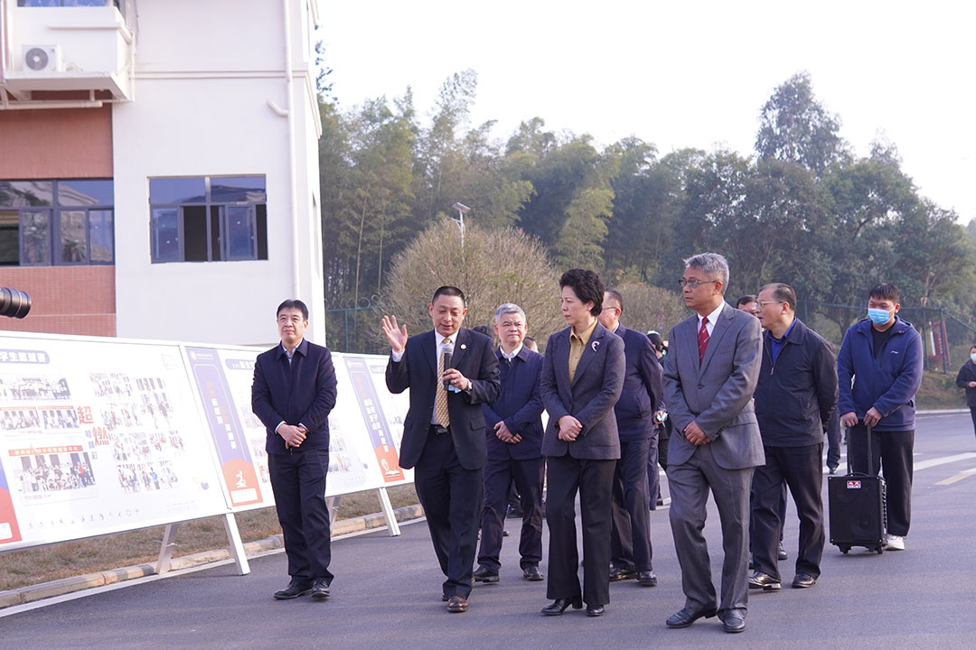 ����ʡ��Э���鸱����������ӵ�����BOB����ѧ����չ���ź��߷õ���