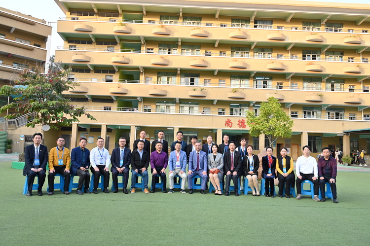 ����ѧУ|��ѧ����������չ������δ��